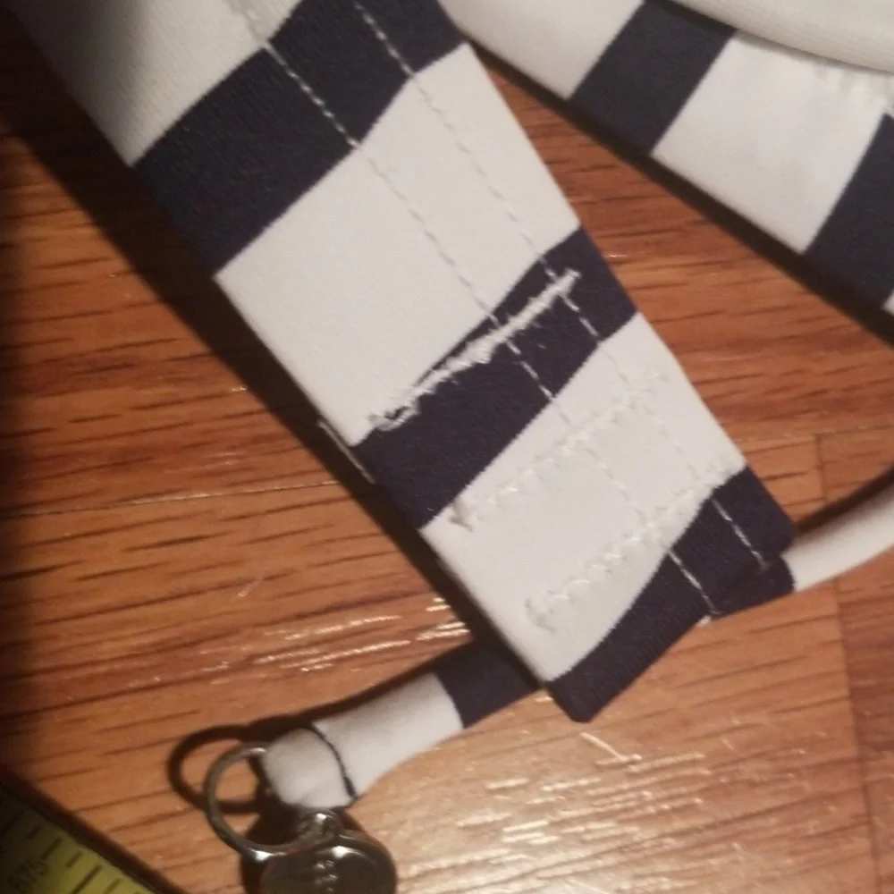 Lands end‎ swim top 4